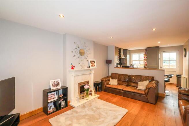 2 bed Terraced for sale Image 6
