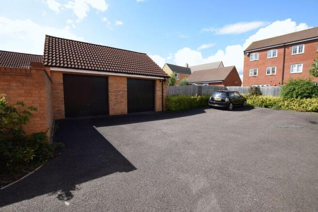 Garage & Parking