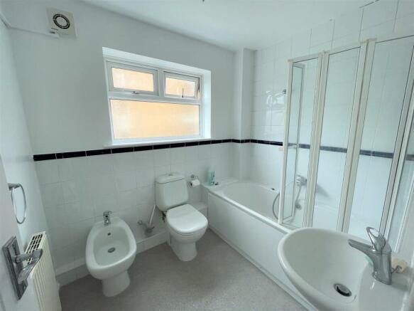 4 houghoumont house bathroom.JPG
