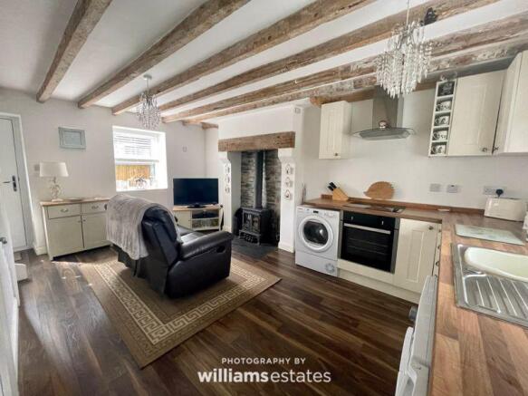 Kitchen/ Lounge