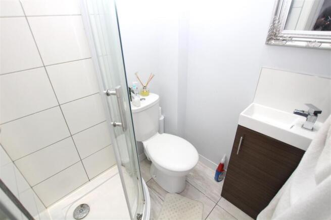6 bed House to rent Image 9