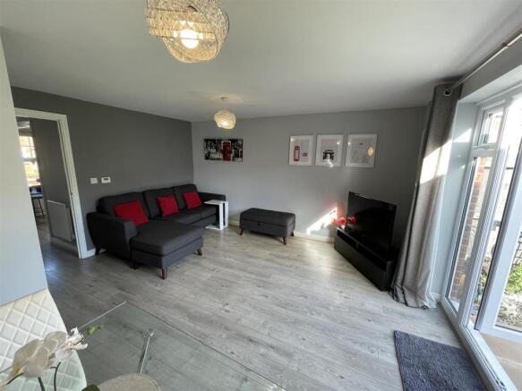 Lounge/Dining Room