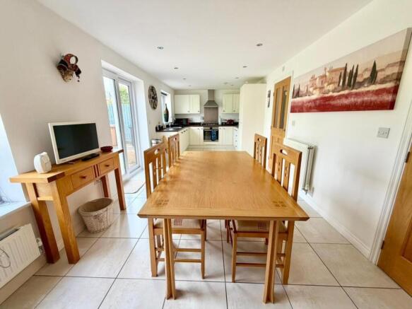 4 bed Detached for sale Image 4