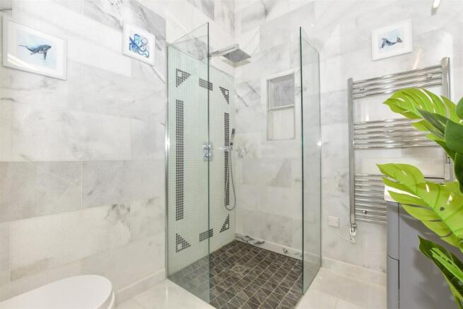 En-Suite Shower Room - Flat 3