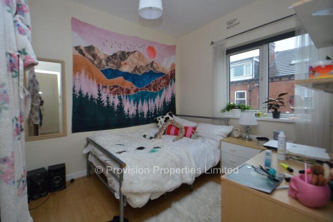 5 bed Terraced to rent Image 8