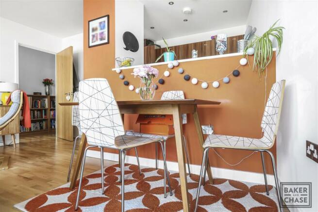Lounge/Kitchen (Open-Plan)