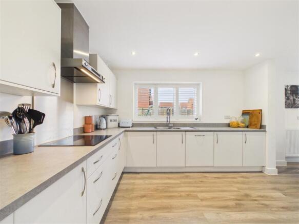 4 bed Detached for sale Image 4
