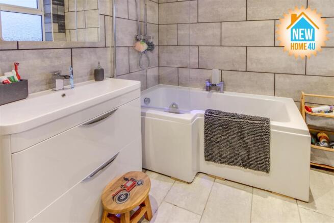 FAMILY BATHROOM: