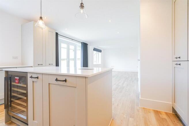 4 bed Detached for sale Image 7