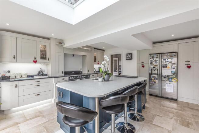 KITCHEN/BREAKFAST RO