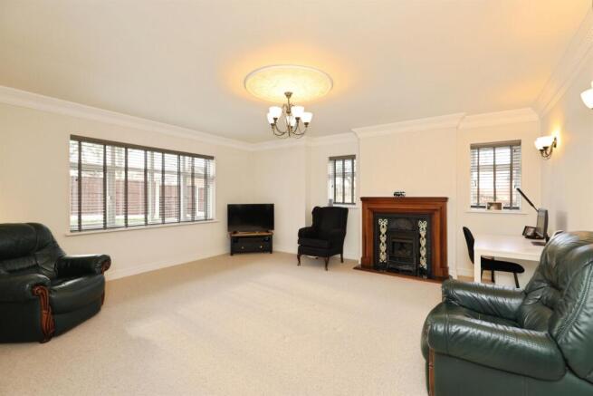 4 bed Detached Bungalow for sale Image 7