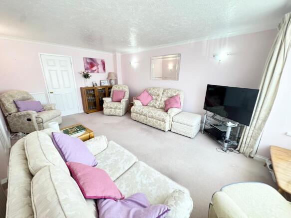 Woodmere Croft, Kempshott, Basingstoke, RG22 photo 4