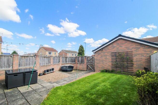 3 bed Semi-Detached for sale Image 11