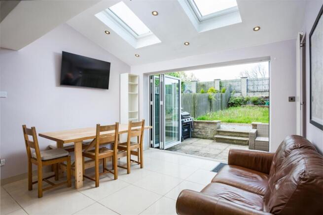 4 bed Town House for sale Image 8