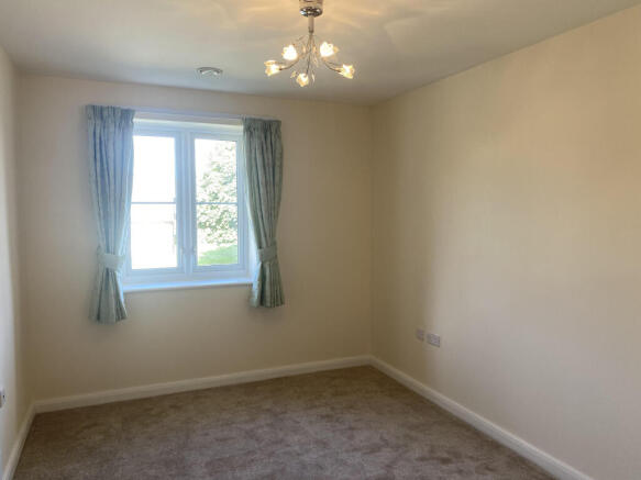 2 bed Apartment to rent Image 9