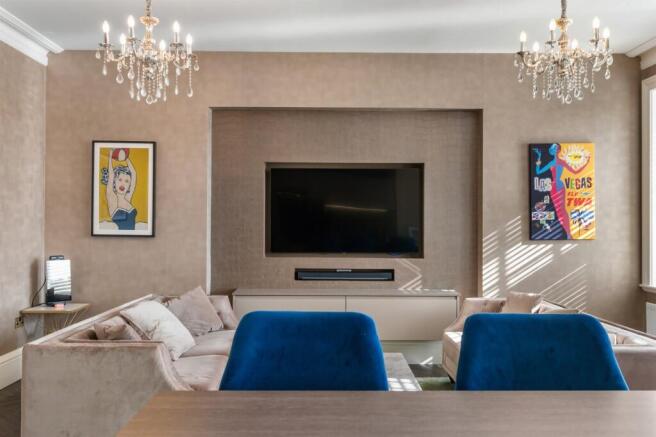 2 bed Flat for sale Image 7