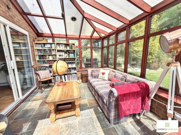 5 bed Detached for sale Image 8