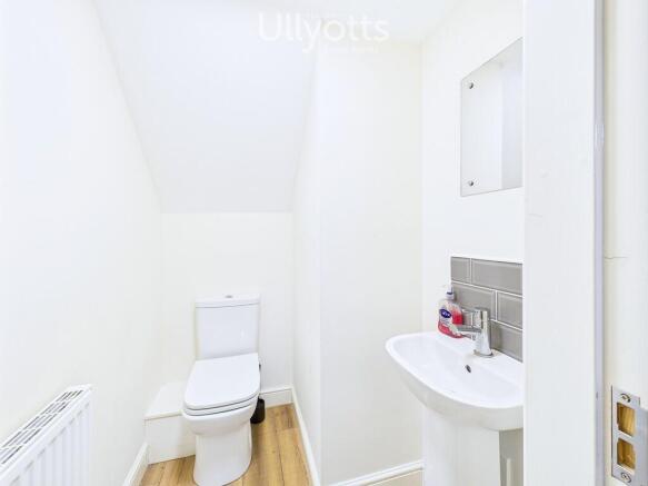 2 bed Semi-Detached to rent Image 4