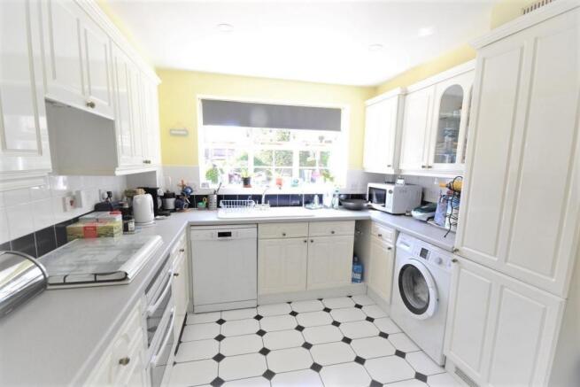 kitchen/breakfast ro