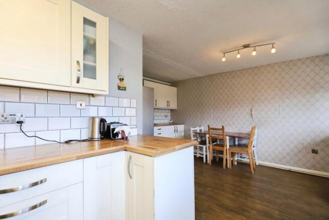 Kitchen/ Dining Room