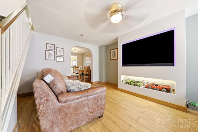 4 bed Detached for sale Image 4