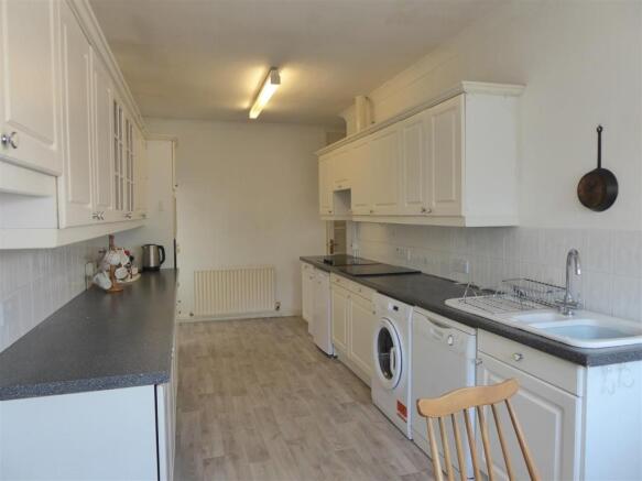 KITCHEN/BREAKFAST ROOM