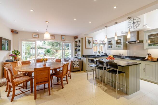 kitchen dining famil
