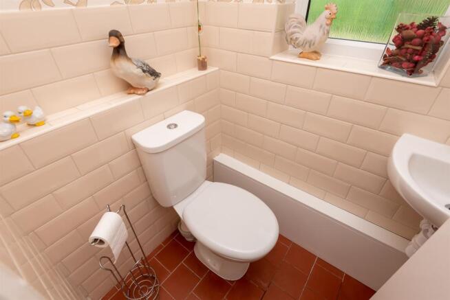 Guest Cloakroom:
