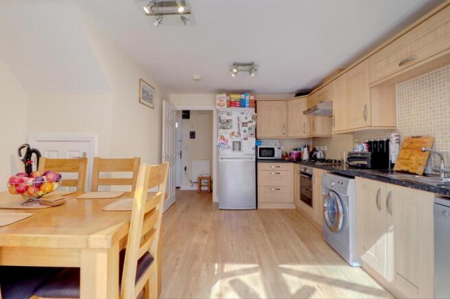 Kitchen 2.jpg