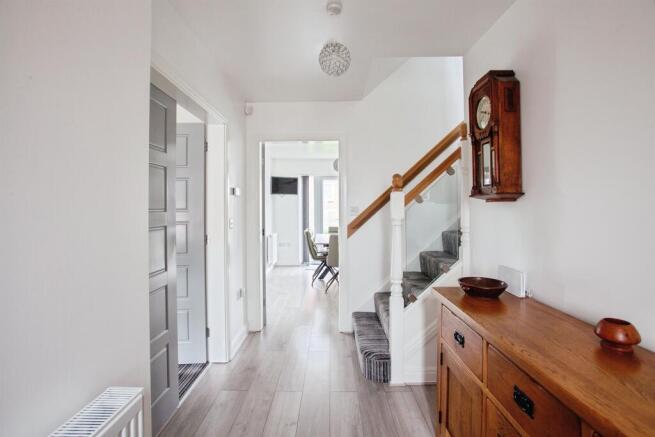 4 bed Detached for sale Image 6