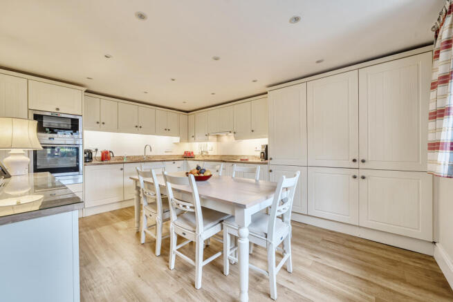 1363075-7-68e93651c9072