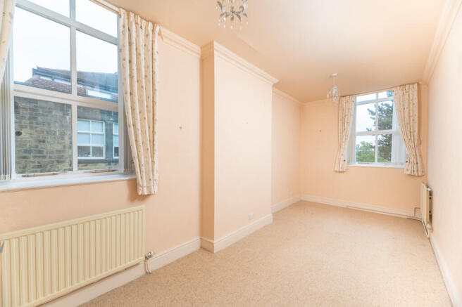 4 bed Apartment for sale Image 12