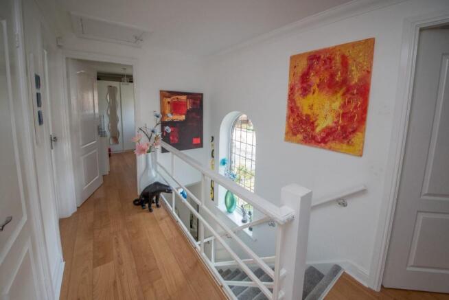 FIRST FLOOR LANDING