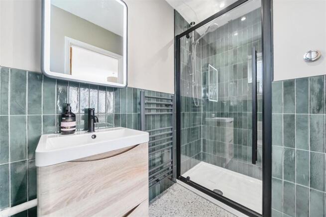 EN-SUITE TO BEDROOM ONE