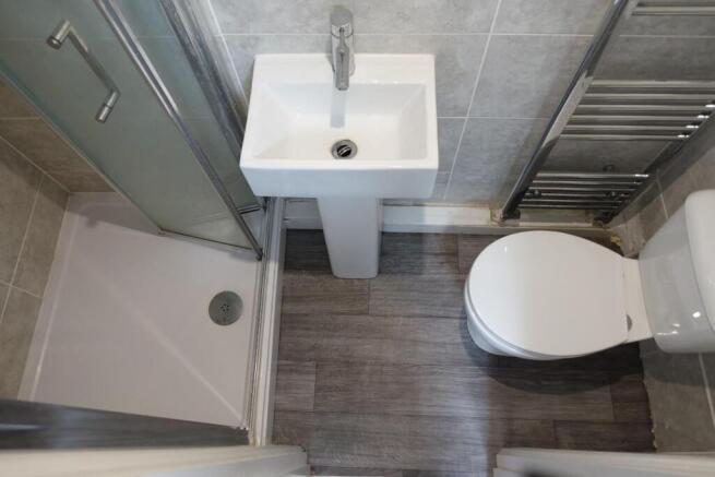 6 bed House to rent Image 12