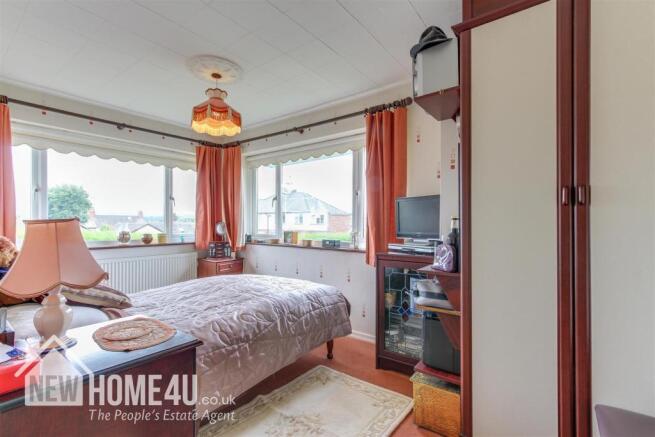 MASTER BEDROOM: