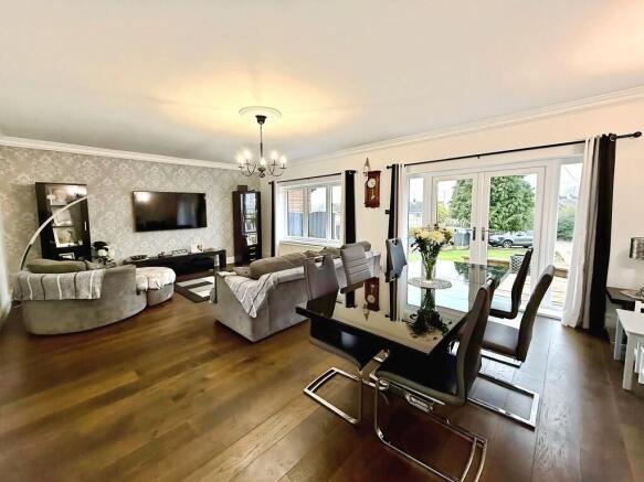 5fe870c8-WhatsApp...