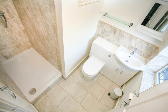 EN-SUITE SHOWER ROOM