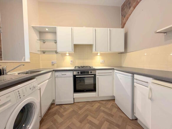 2 bed Apartment for sale Image 8