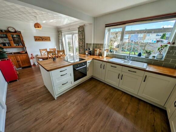 32 quedgeley kitchen diner.jpg
