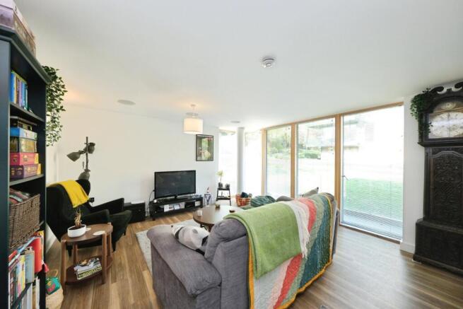 2 bed Flat for sale Image 8