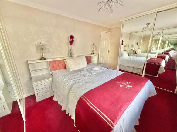3 bed Semi-Detached Bungalow for sale Image 11