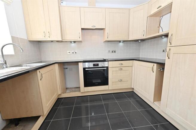 2 bed Terraced to rent Image 4