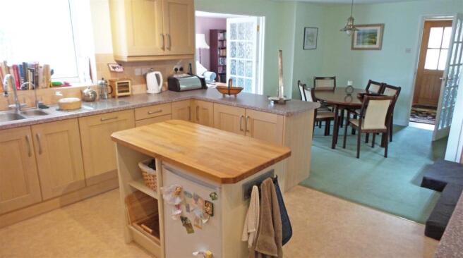 kitchen 1.jpg