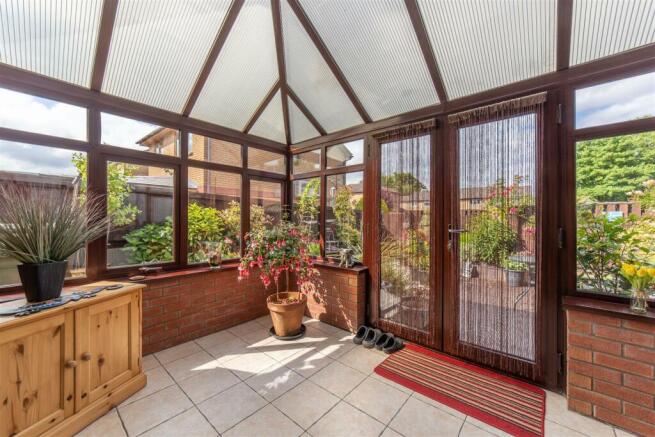 76 Gifford Close-14.jpg