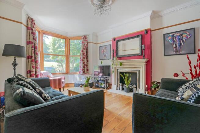 5 bed Semi-Detached for sale Image 5