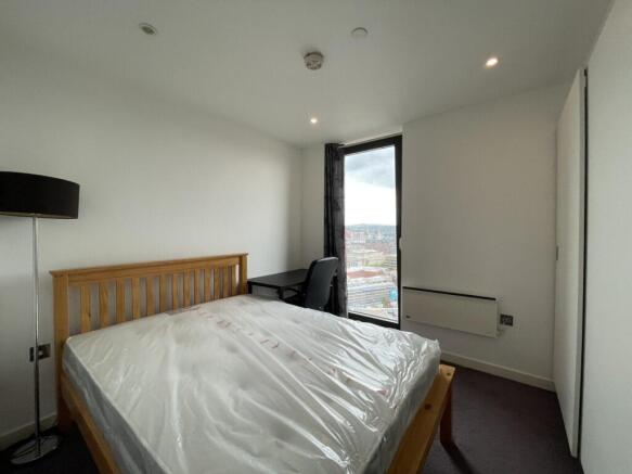 2 bed Apartment to rent Image 8