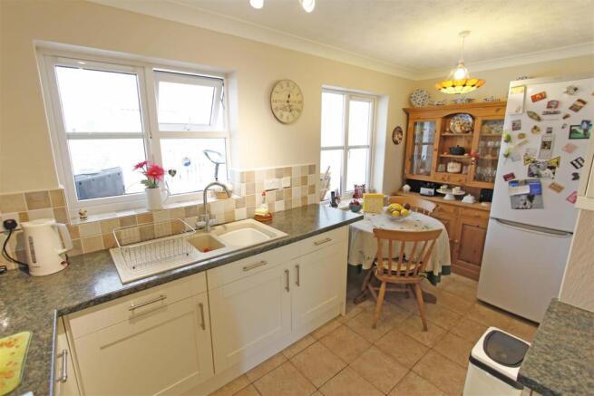 kitchen2.jpg