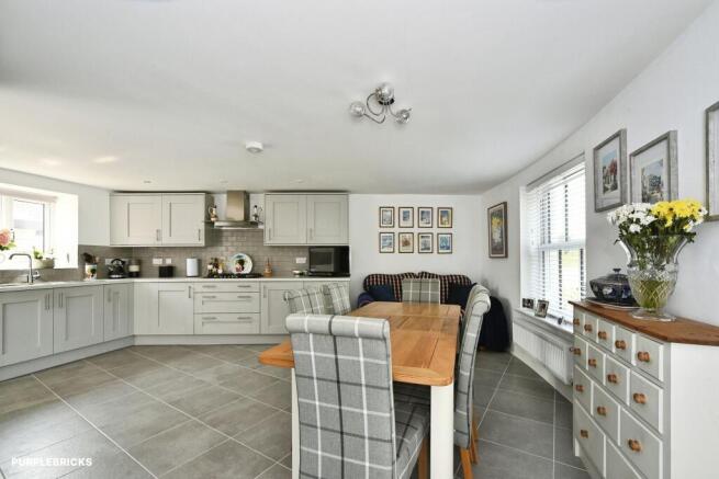 Blackford Drive, Calne, SN11 photo 4