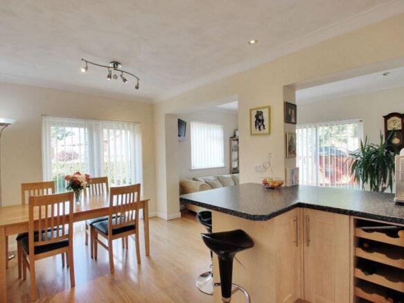 Kitchen / Dini...